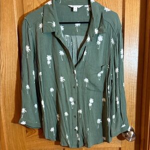 Market & Spruce Olive Palm Print Button Down Shirt